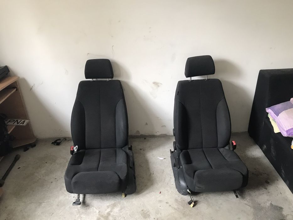 Scaune fata negre ww passat b6 model europa