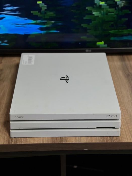 PlayStation 4 Pro белый