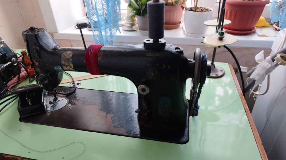 Продам Машинку швейную