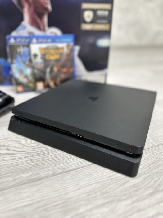 Sony PlayStation 4, 1 TB New.