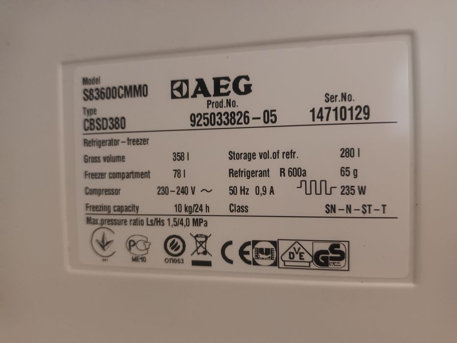 Не работещ хладилник AEG 203см