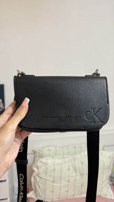 Продам оригинальную сумку Calvin Klein.