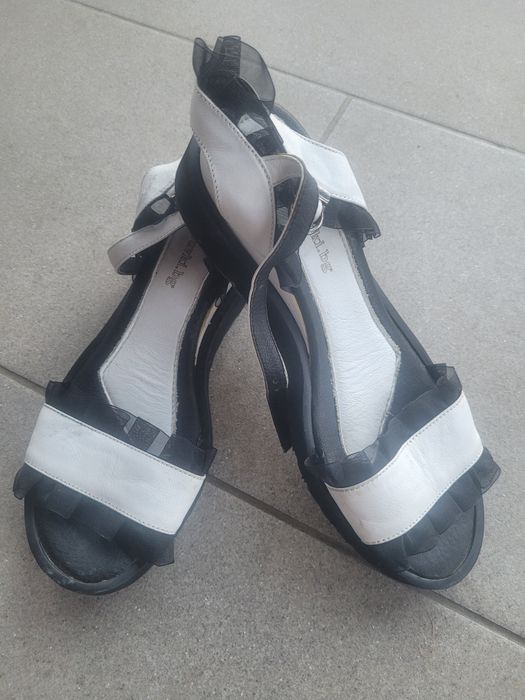 Дамски сандали и чехли