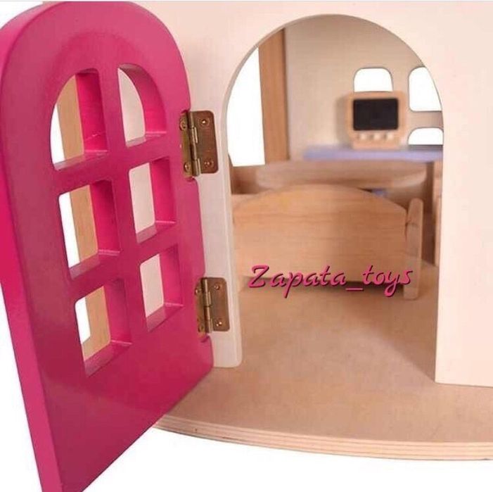 Деревянный домик для кукол