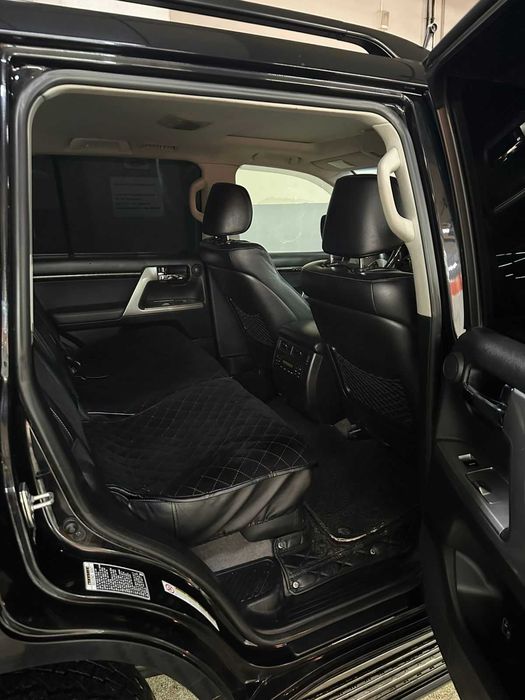 Автомобиль Land Cruiser