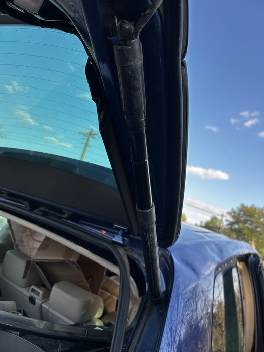 Amortizor electric haion  stânga Volkswagen Touareg 7P