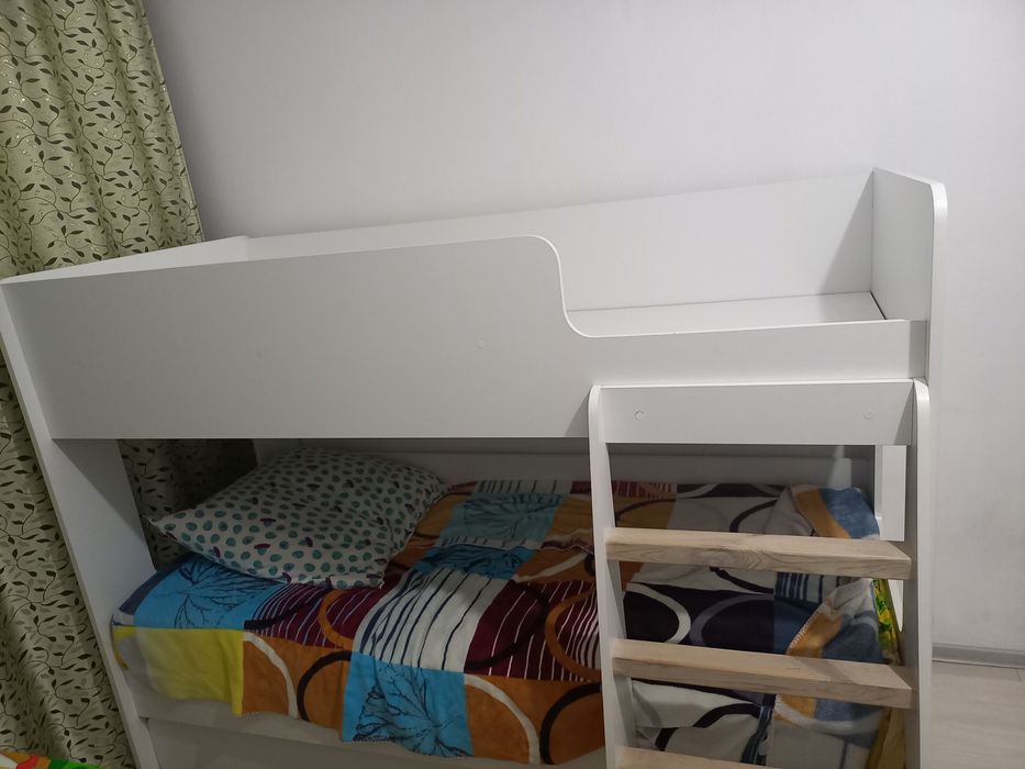 Продам двухярусную кроватку