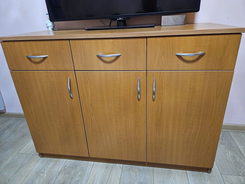 Vand comoda tv in stare buna