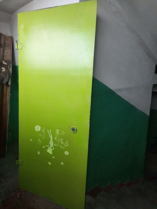 Входная железная дверь