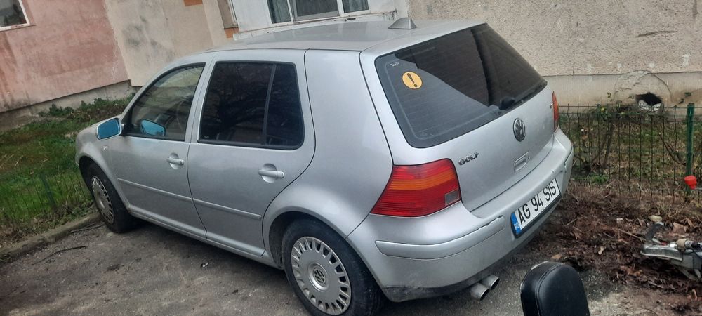 VW GOLF GOLF IV  din 2001 motor 1.6 benzină  cutie automata.A C  merge