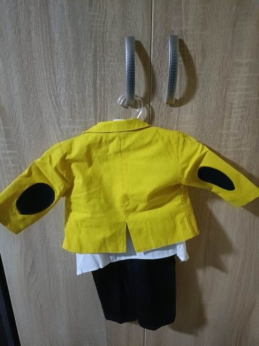 Vând două costume bebeluși