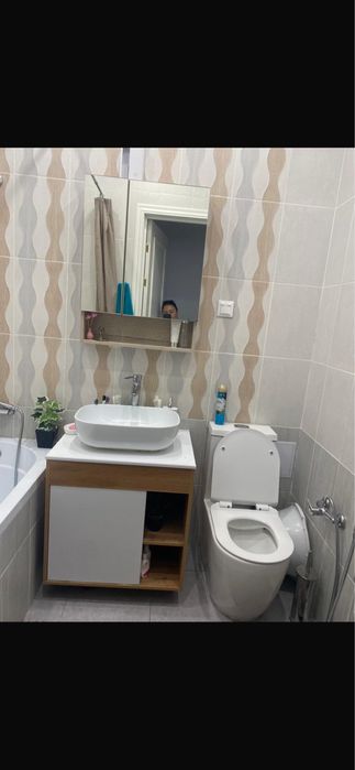 Продам тумбу с весччим шкафом