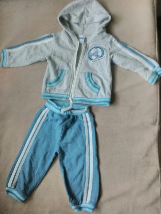 различни бебешки дрешки