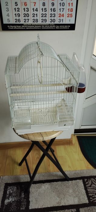 Vând colivie metalica pentru păsări mici.