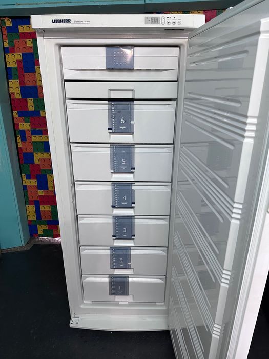 Вертикален фризер Liebherr/Немски