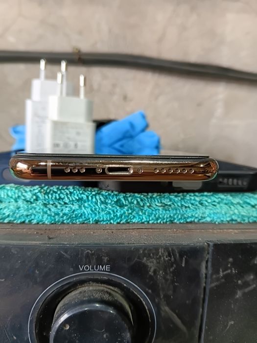 Продам iPhone XS 256gb gold