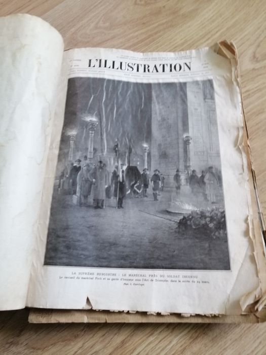 Carte veche  ilustrații militare