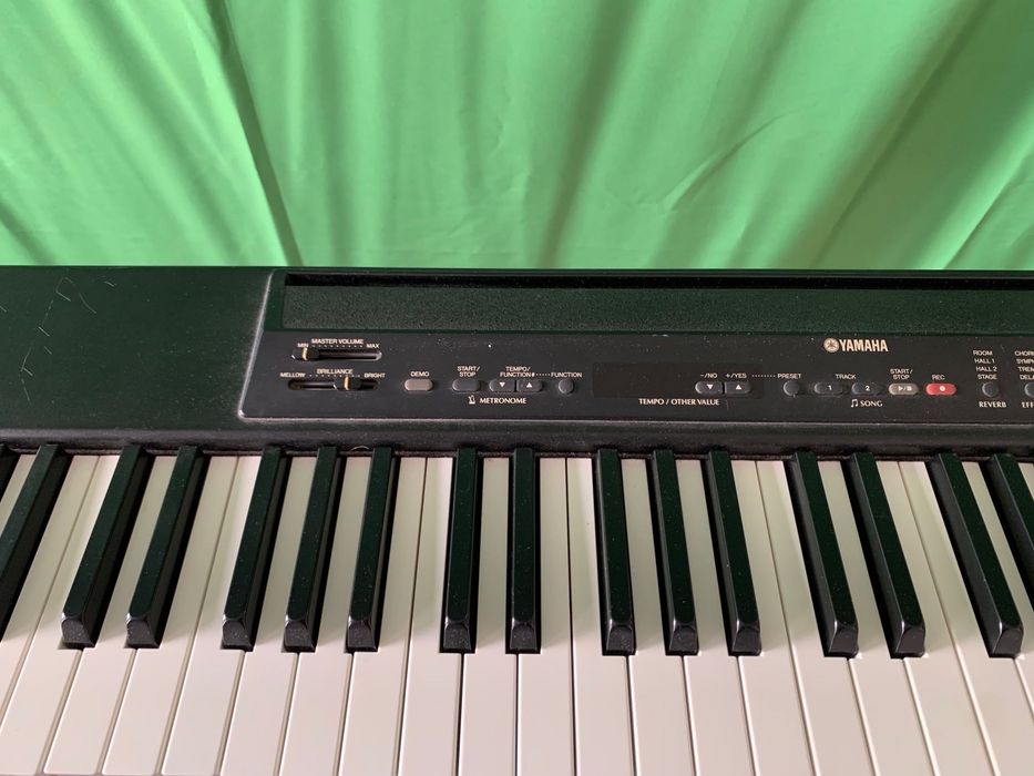 Pian digital Yamaha P-80, clape grele mecanice, servisat, ingrijit, perfect functional, ideal pentru studiu