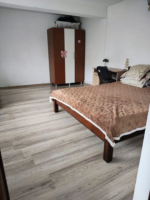 Închiriez garsonieră 50 mp