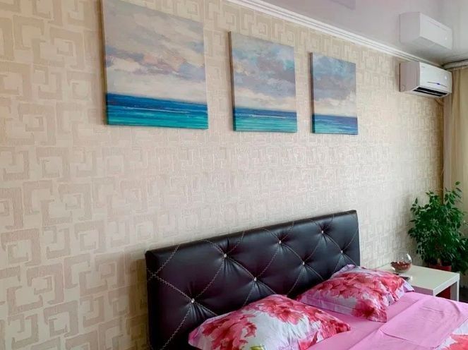 1500 тенге Час. 1-но комнатная в центре города.