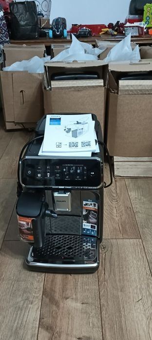 NOU Espresor Automat Philips Seria 3300 EP3341/50