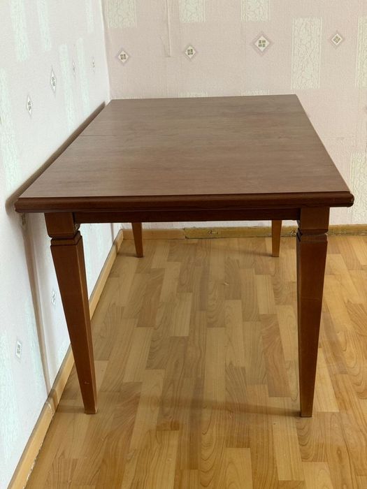 Стол для гостинной.