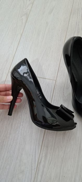 Красивые туфли red rose