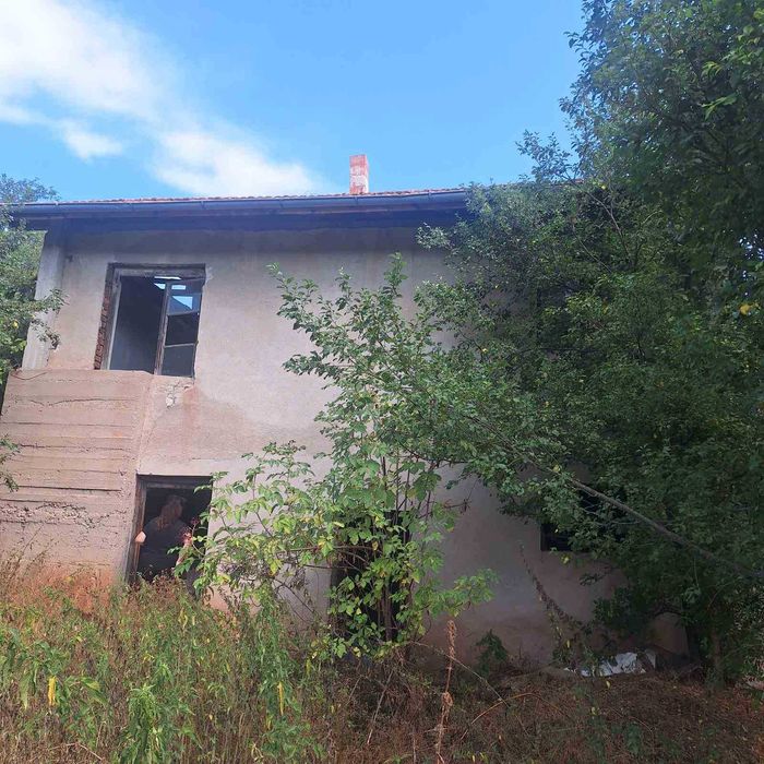 къща с дворно място с. Понор