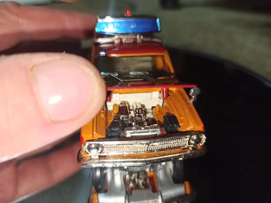 Модель Волга газ 2402 Аэрофлот 1/43