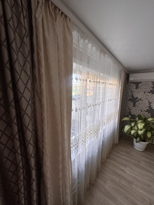 Продам комплект штор в подарок тюль