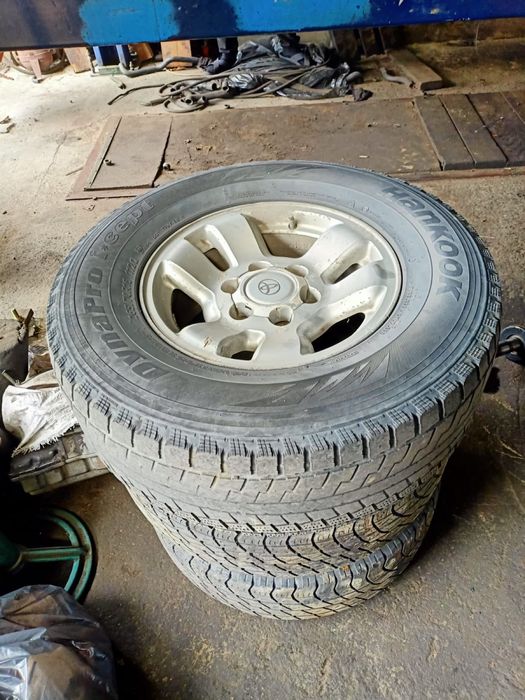 Продам шины на джип