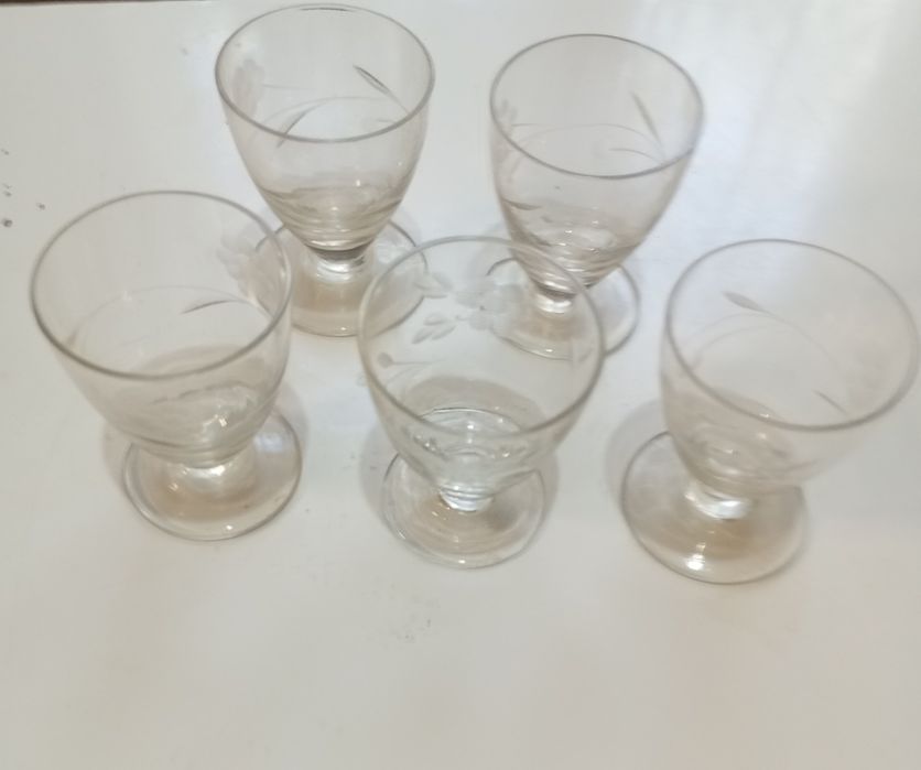 Много малки чашки