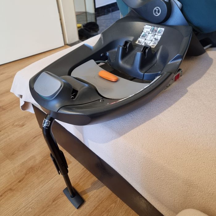 Кош/стол за кола Cybex Cloud Q с подложка за новородено + база Isofix