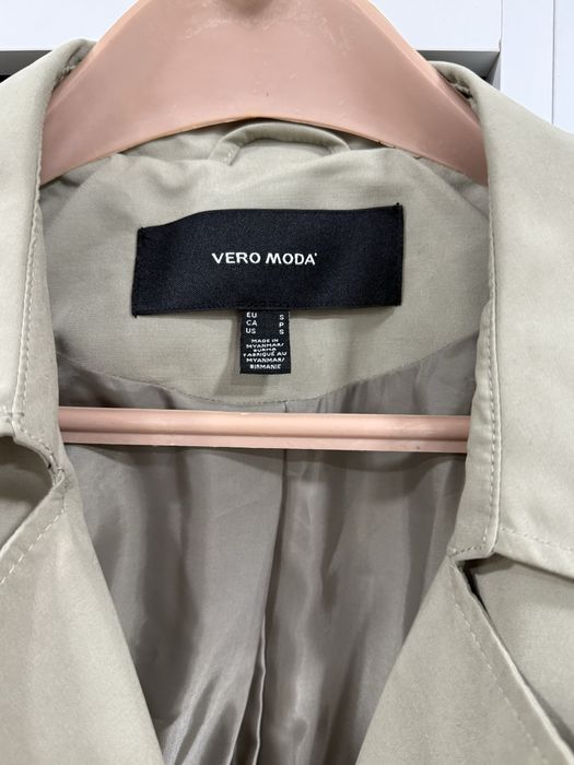 Елегантен дамски тренчкот Vero Moda – бежов, S