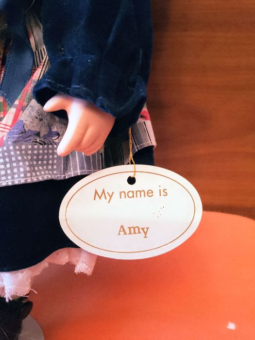 Три артикула - Кукла и две порцеланови чинии