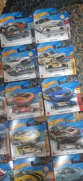 Vând 40 machete Hotwheels impecabile