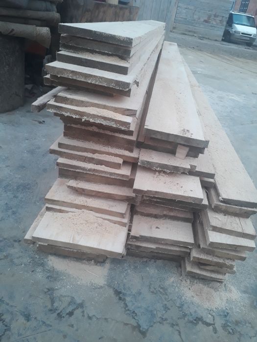 Vând scândură şi capriori