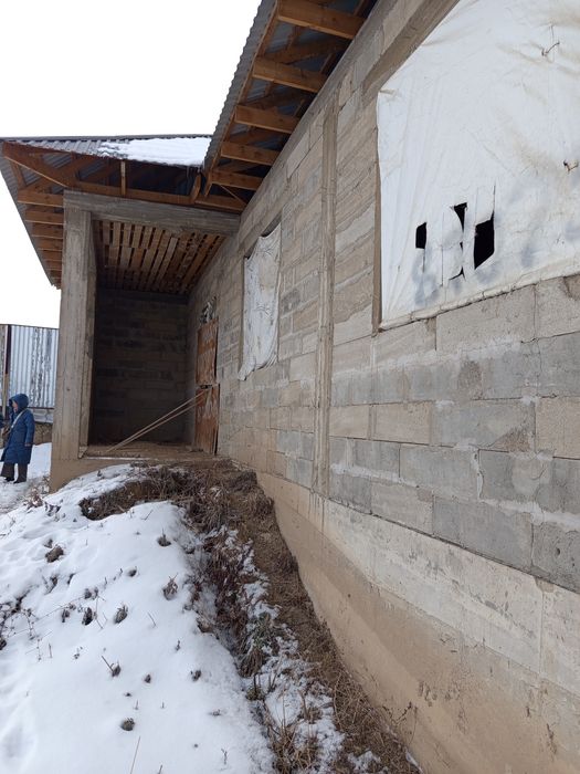 Продам дом не достроены