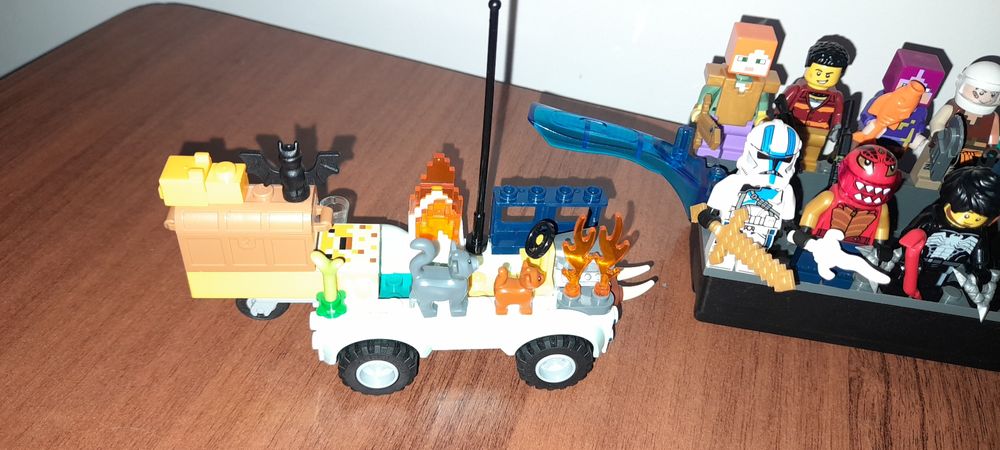 Продаю коллекционные LEGO (оригинал)