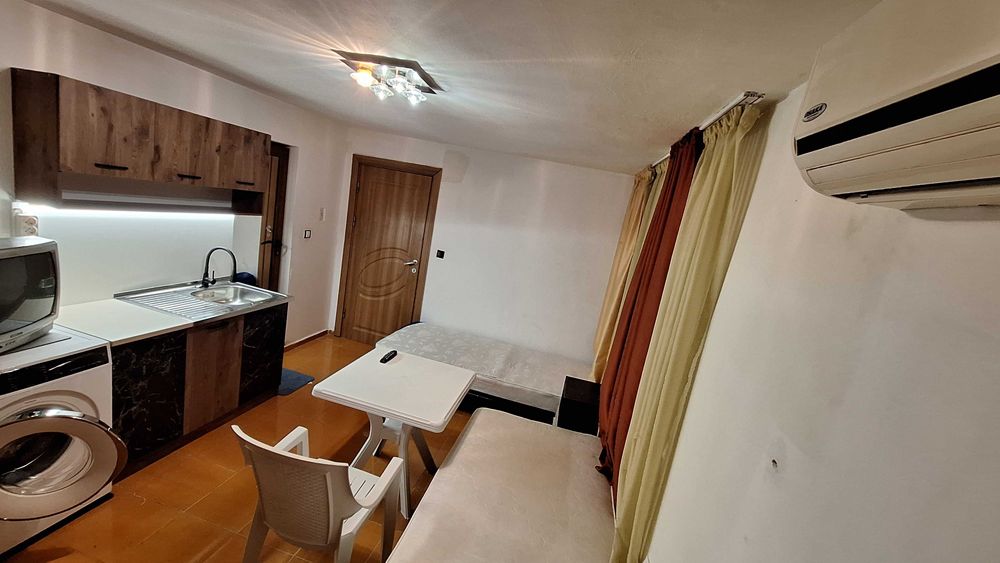 Дава се под наем Едностаен апартамент в Бургас, Център - 36 кв.м за 204 € - Снимка #1