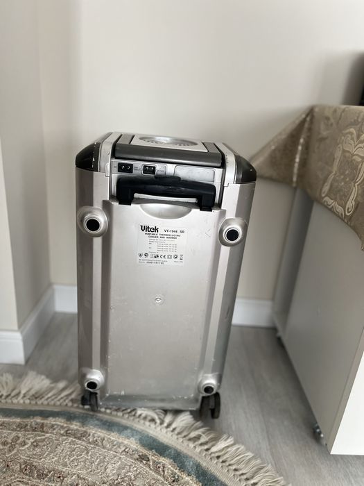 Холодильник чемодан