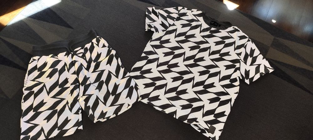 Оригинален сет с марката  Меси като нов