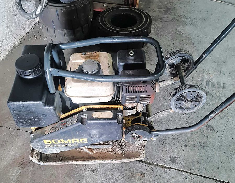 Placa compactoare vibranta profesionala Bomag BP 15/45-2