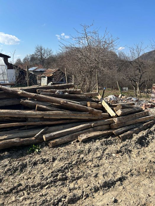 Сух дървен материал (греди и ребра) – дължина 3-4 метра