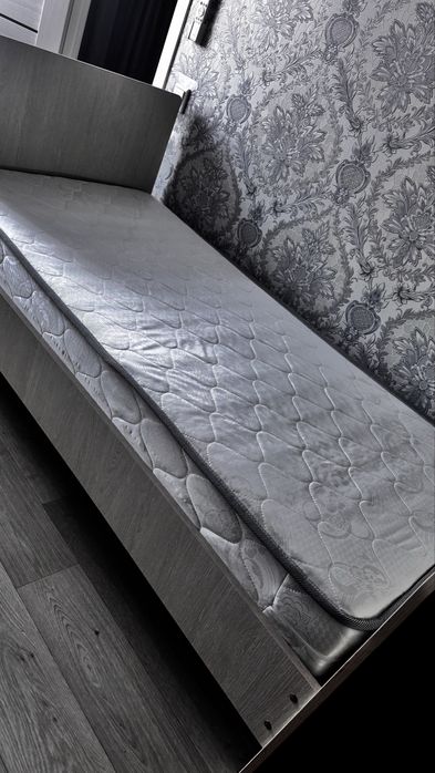 Продам кровать детская с матрасом