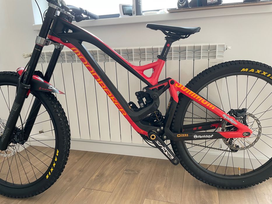 Mondraker summum pro carbon downhill