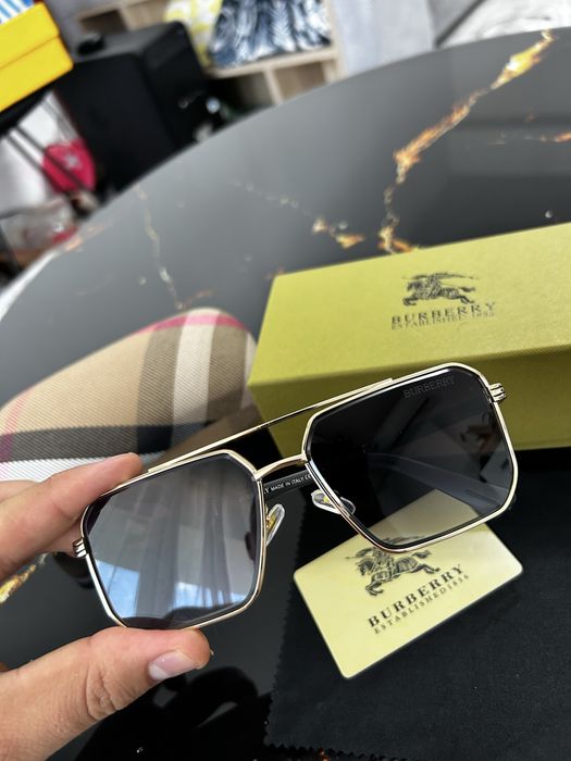 Ochelari de soare Burberry Polarizați UV400 Unisex Luxury Black Gold Noi în Cutie