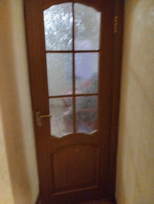 Продам меж комнатные двери