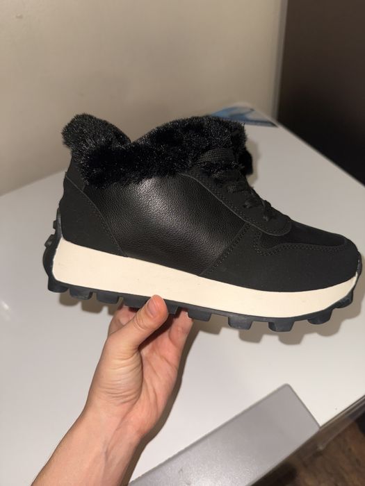 Ботинки  зима кросовки новые