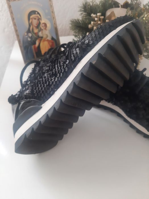 Vând adidași cu paiete marimea 36